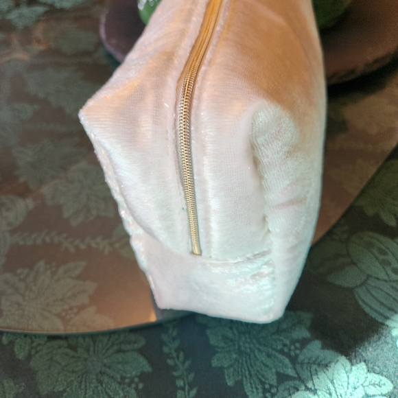 CHRISTIAN DIOR Cosmetic pouch, box and 5 luxe samples - Picture 8 of 15